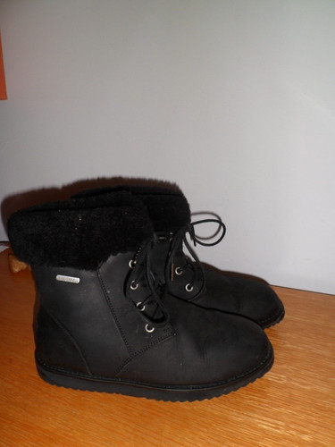 Black nubuck leather emu - black,