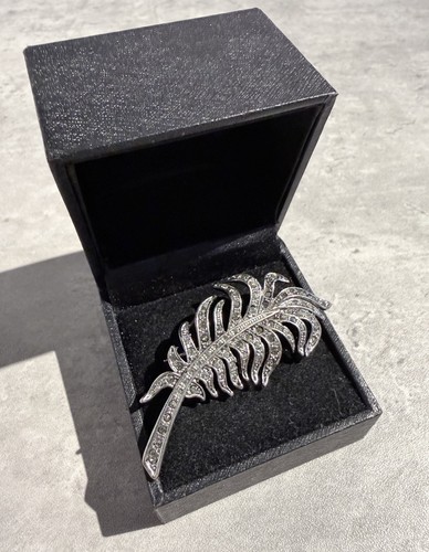 Vintage brooch silver tone - vintage,