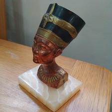Vintage Nefertiti Bust on Onyx