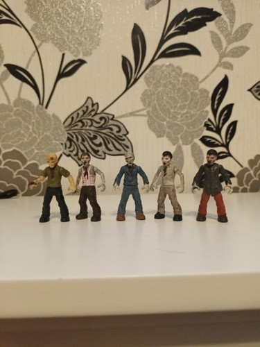 Small zombie figures - zombie,