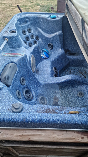 Square blue hot tub - blue,