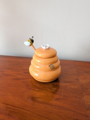 Ceramic bee hive - bee, pot