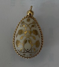 Vintage Franklin Mint Egg Pendant Necklace