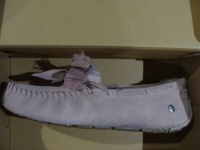 WMNS UGG DAKOTA TULLE BOW DUSK
