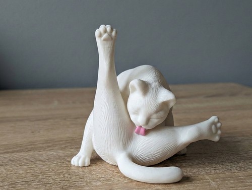 Funny grooming cat figurine - funny,