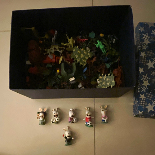 Mixed lot painted - mixed, plastic