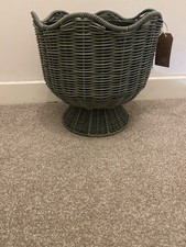 Scalloped faux rattan pedestal - rattan,