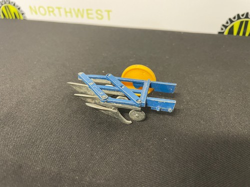 Britains scale 3 furrow - 1:32,