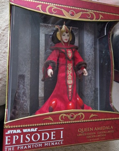 Disney store star wars queen - star,