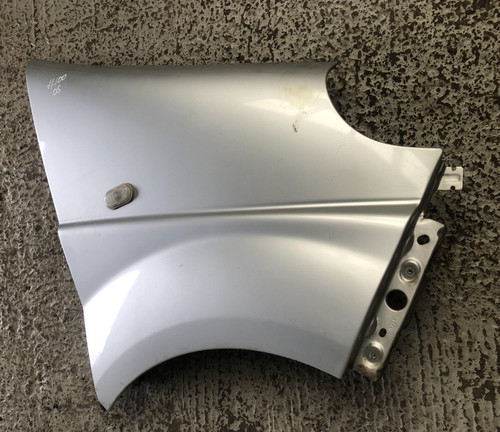 Renault trafic ll29 - front, wing