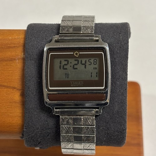 Vintage timex digital watch - q,