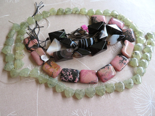 Mixed lot semi precious - of,