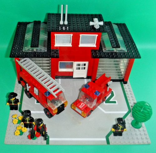Lego town fire station 6382 - station,
