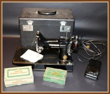 1955 SINGER 251- FEATHERWEIGHT SEWING MACHINE BUTTONHOLE MACHINE & ACCESSORIES