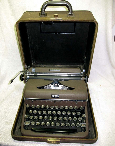 Nice vintage 1940 royal - vintage,