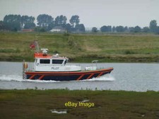 Photo 6x4 Pilot boat near the