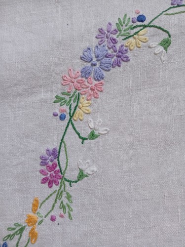 Vintage hand embroidered - hand,