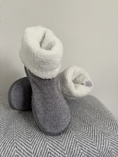 Women’s Light grey winter boot type slippers Small Size