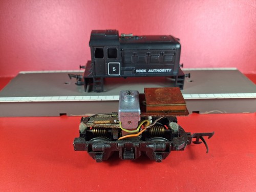 Triang r253 black dock shunter - dock,