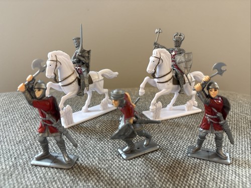 Assorted knights armour lot - in,
