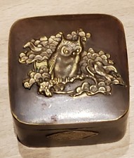 JAPANESE  MEIJI SMALL HINGED  TRINKET / PILL BOX.  MIXED METALS  - 1900-1940'S