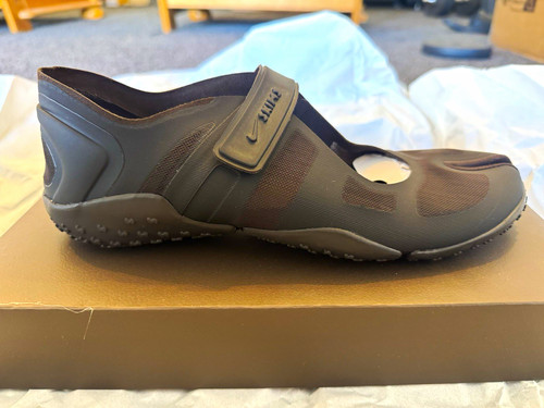 Nike skims air rift - rift,