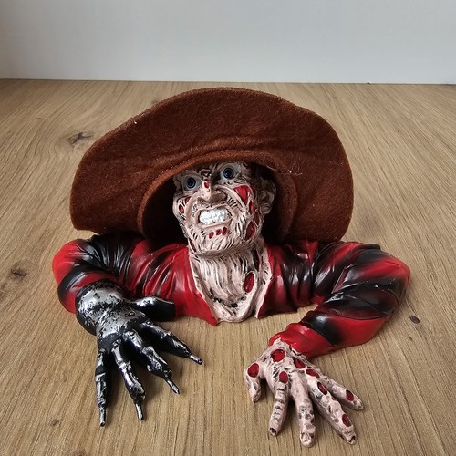 Freddy krueger mini grave - krueger,