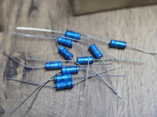 Mullard 22uf 10v - 10, axial