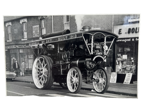Showman road locomotive - road,