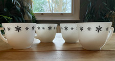 4 Vintage Pyrex JAJ Gaiety