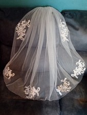 Ivory veil single tier fingertip  length with comb lace edge v226