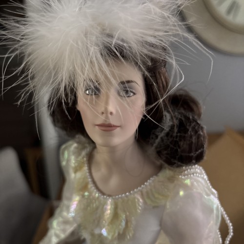 Vintage peggy fleming figure - peggy,
