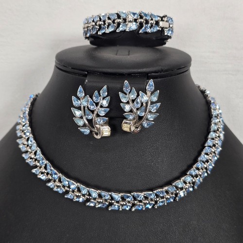 Vintage crown trifari - vintage, set