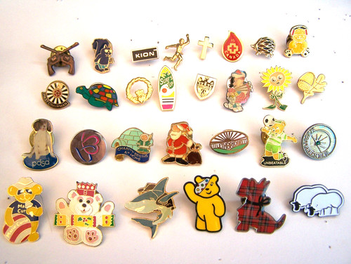 Varied lot pin badges 30 - a,