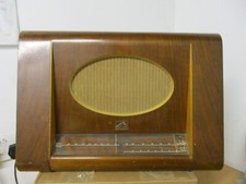HIS MASTERS VOICE  VINTAGE VALVE RADIO MODEL 5113.  POWERS UP  BUT NO SOUND