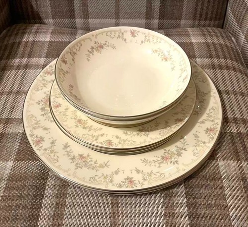 Royal doulton dinner service - dinner,