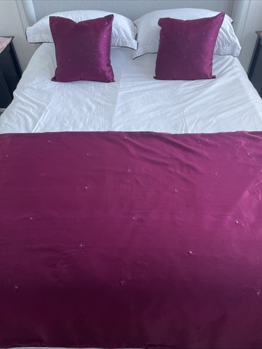Bed throw and cushions - throw,