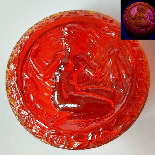 Amberina glass powder box - ,