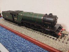 Bachmann 31-550 V2 60800 GREEN ARROW in BR Green and Late Crest.