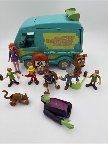 Scooby doo figures and mystery - doo,