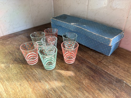 Vintage colourful spotty - x,