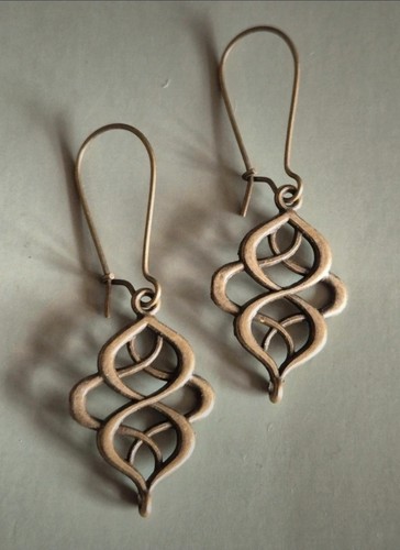 Unusual antique bronze effect - antique,