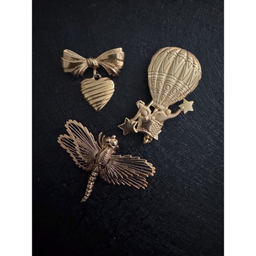 Signed vintage brooch lot 3 - brooch, of