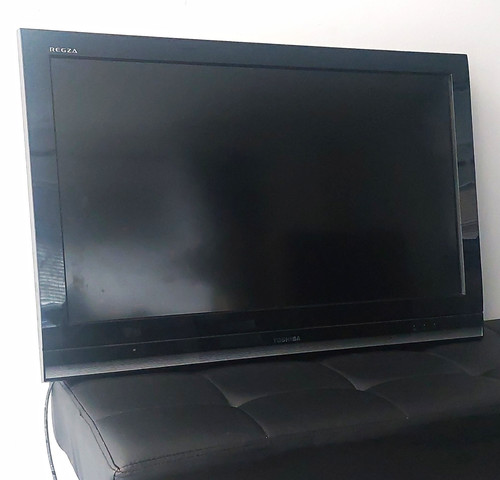 Toshiba regza 32in - lcd, 1080p