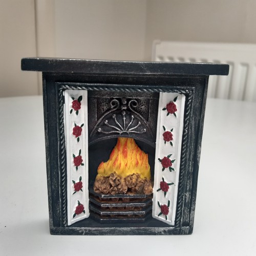 Dolls house resin - house, 1:12