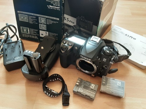 Fuji pro camera body - fuji, s5