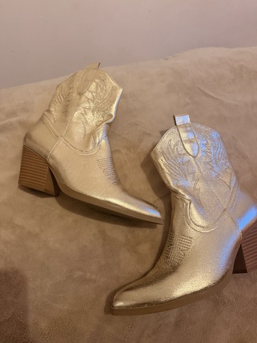 Gold cow boy - boots,