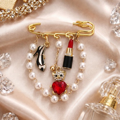 Glam queen charm - glam, statement