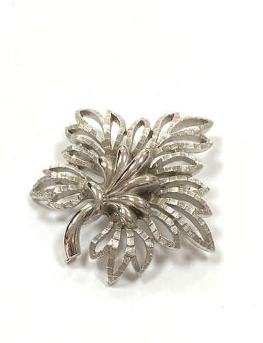 Trifari silver tone - trifari, leaf