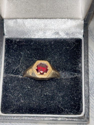 Vintage rare 9ct - rare, garnet